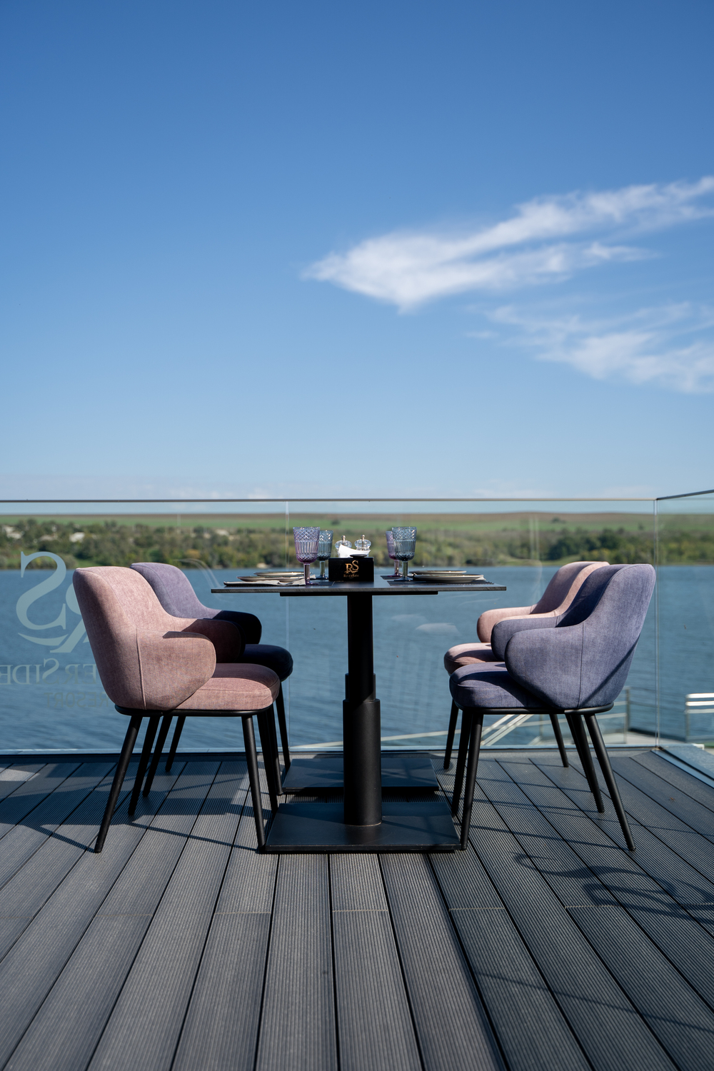 RiverSide Resort Hotel – amenajare interioară